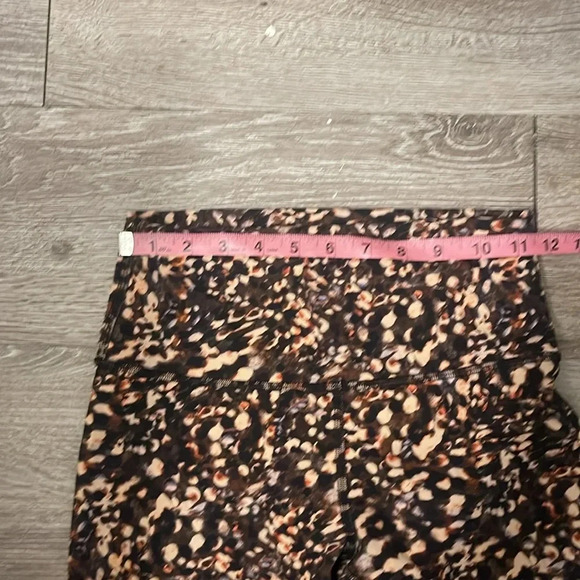 Lululemon invigorate tight leggings size 6 - Picture 9 of 9